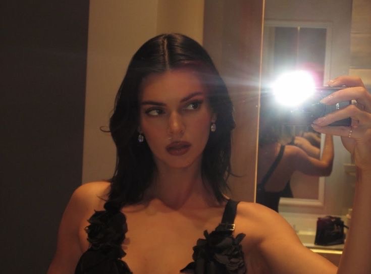 Canon IXUS 285 HS (Kendall Jenner's digicam)