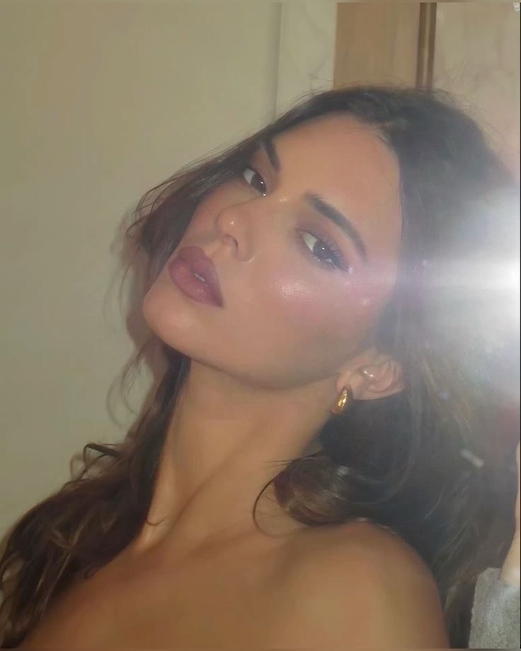 Canon IXUS 285 HS (Kendall Jenner's digicam)